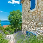 בית נופש Ivanka Mit Blick Auf Wasser By Interhome קריקווניצה